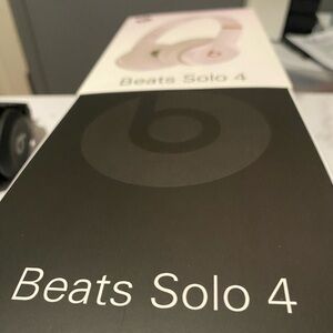 Beats Solo 4